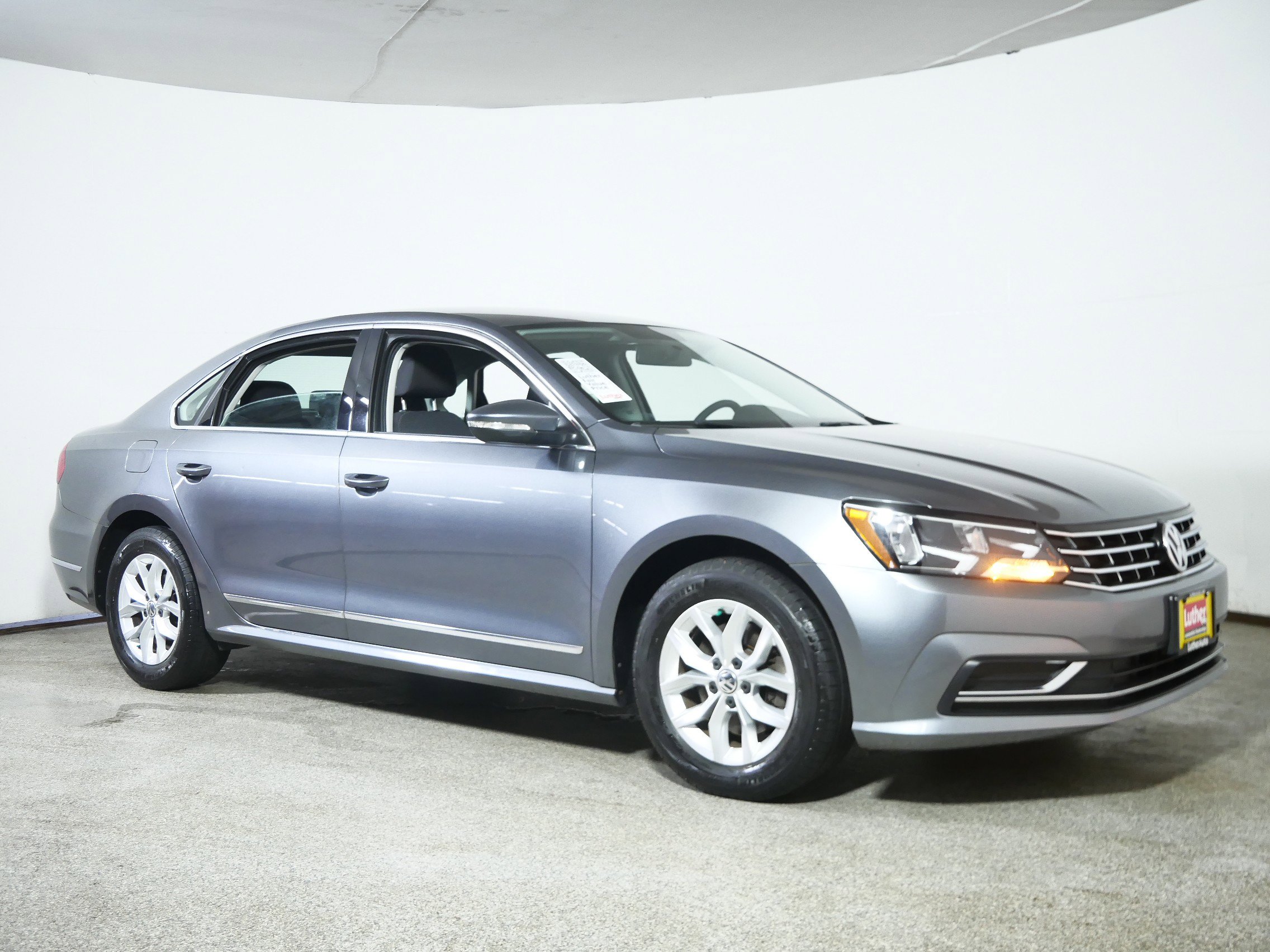 2016 Volkswagen Passat S