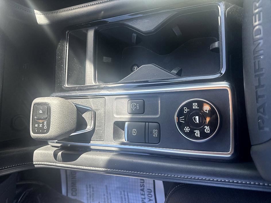 2023 Nissan Pathfinder SL photo 13