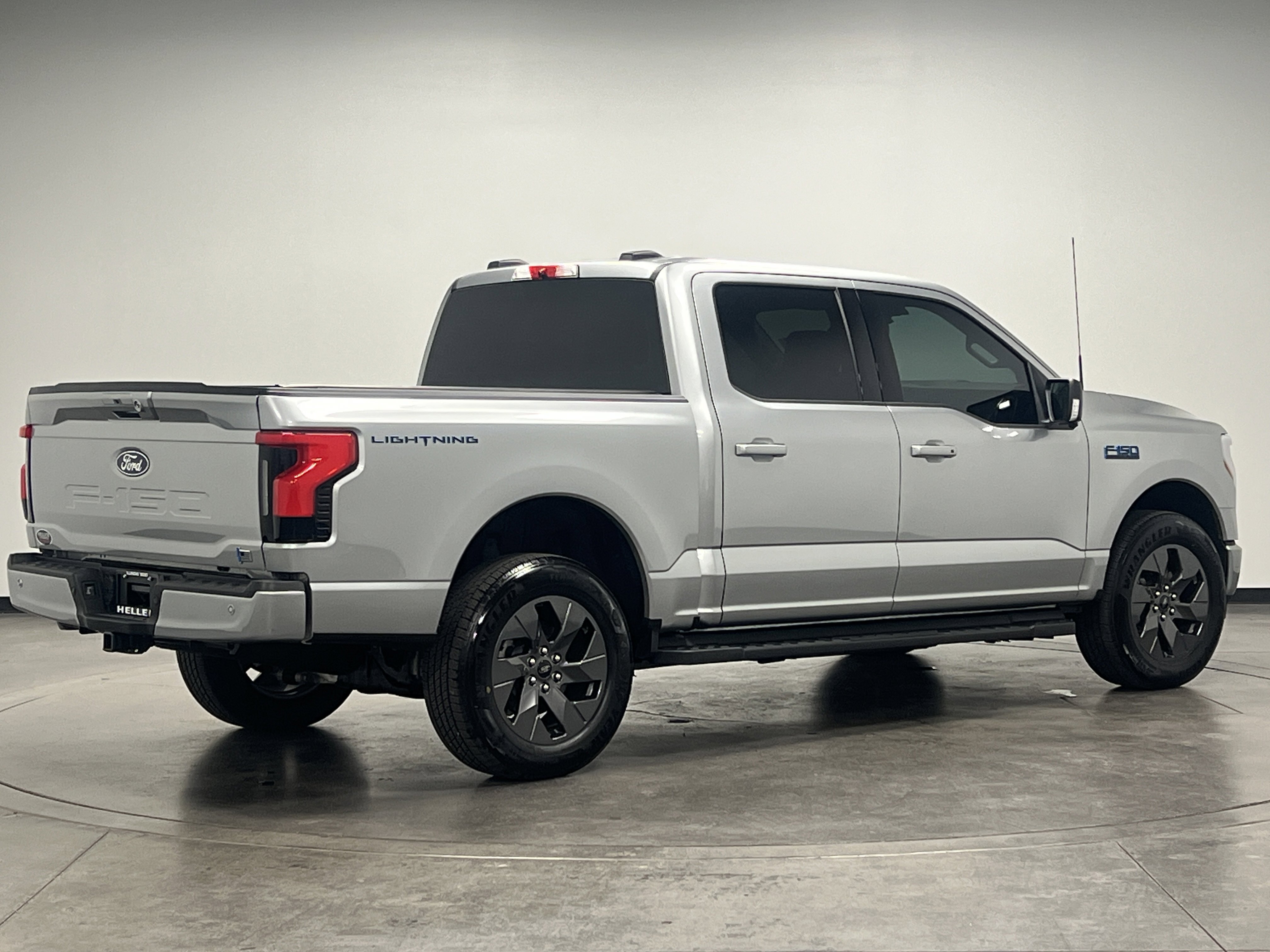 2024 Ford F-150 Lightning photo 7