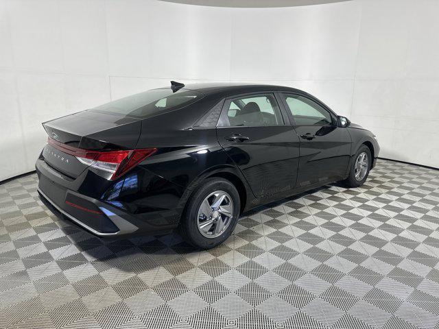2025 Hyundai Elantra SE photo 6