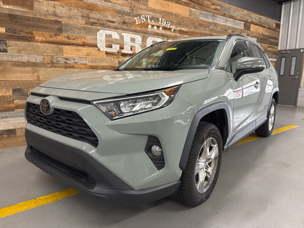 2019 Toyota RAV4 XLE photo 4