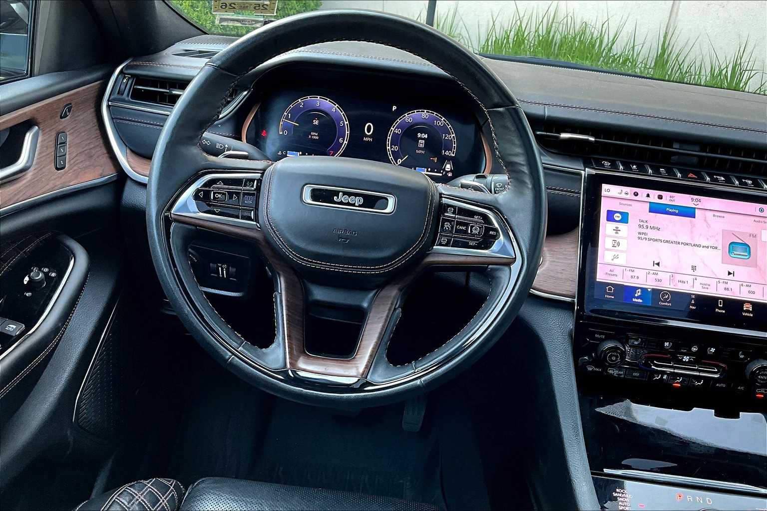 2023 Jeep Grand Cherokee Summit photo 5