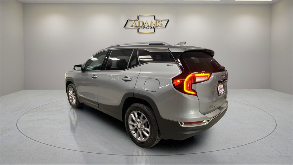 2024 Gmc Terrain SLT photo 2