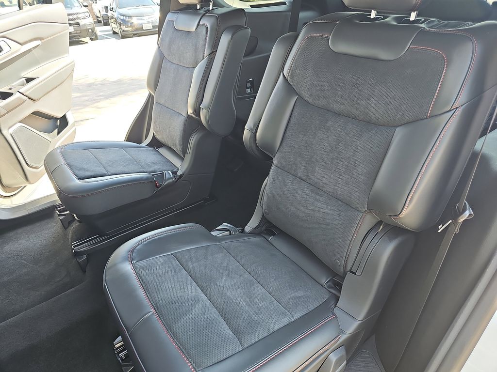 2025 Ford Explorer ST photo 13