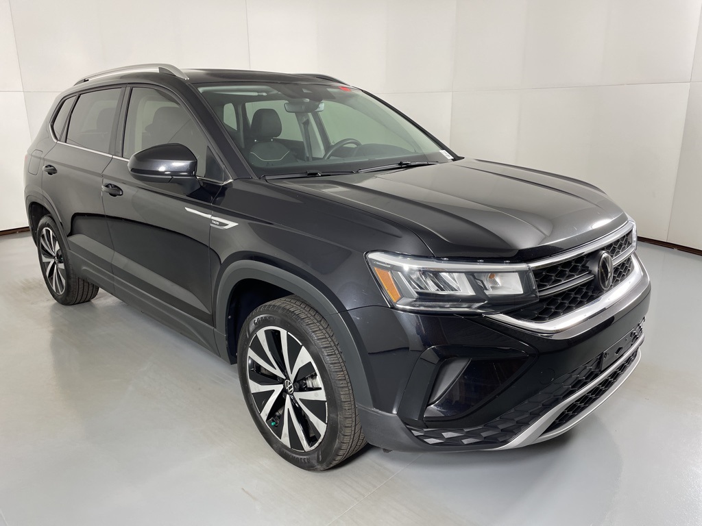 2024 Volkswagen Taos SE photo 2