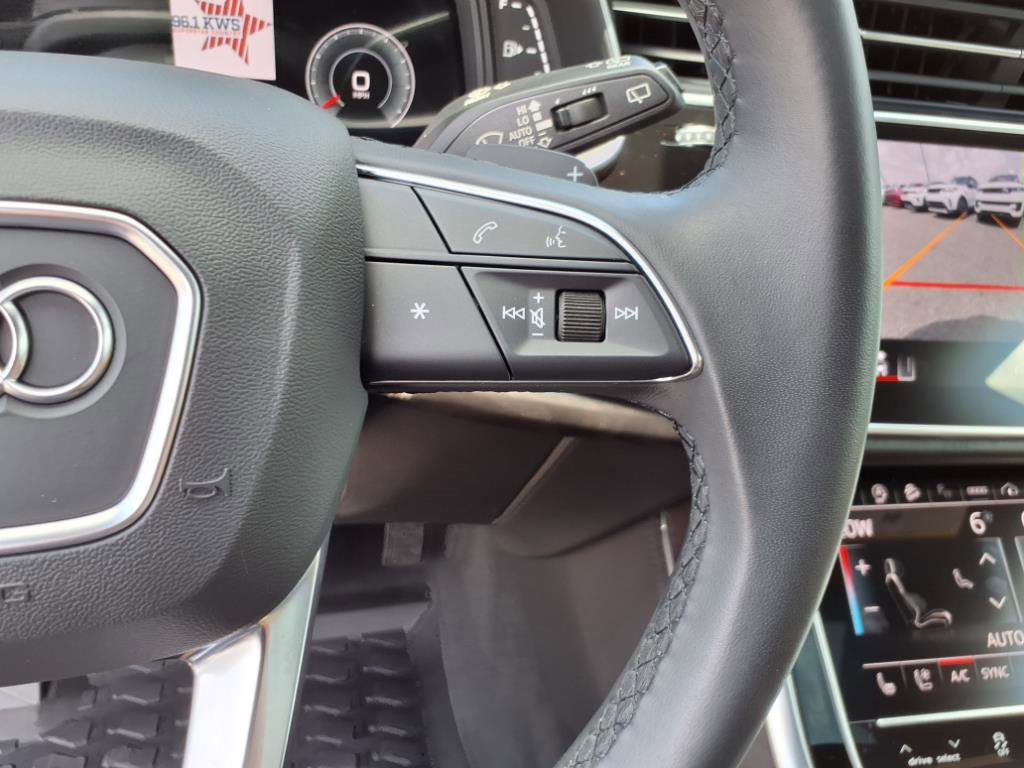 2023 Audi Q8 Prestige photo 17
