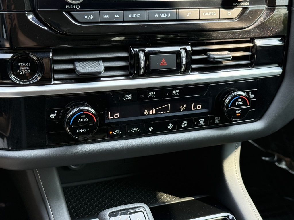 2025 Nissan Pathfinder SV photo 11
