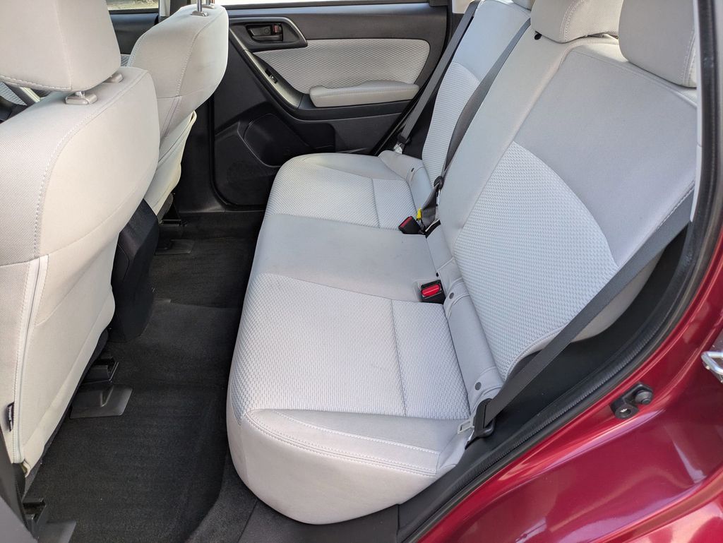 2017 Subaru Forester 2.5i photo 17