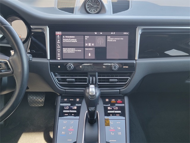 2023 Porsche Macan T photo 19