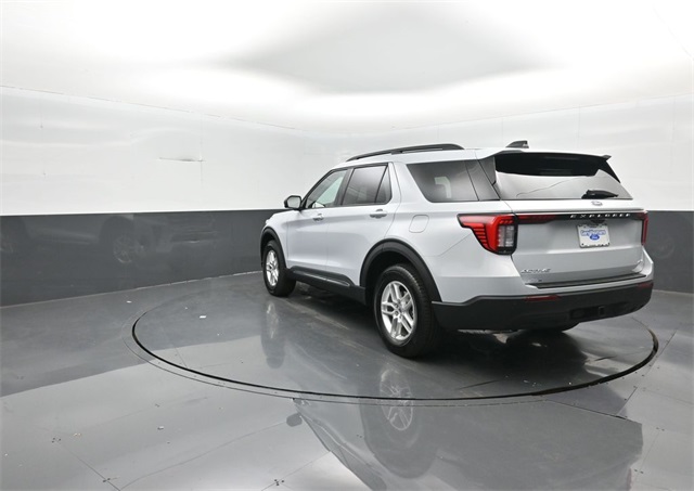 2025 Ford Explorer photo 4