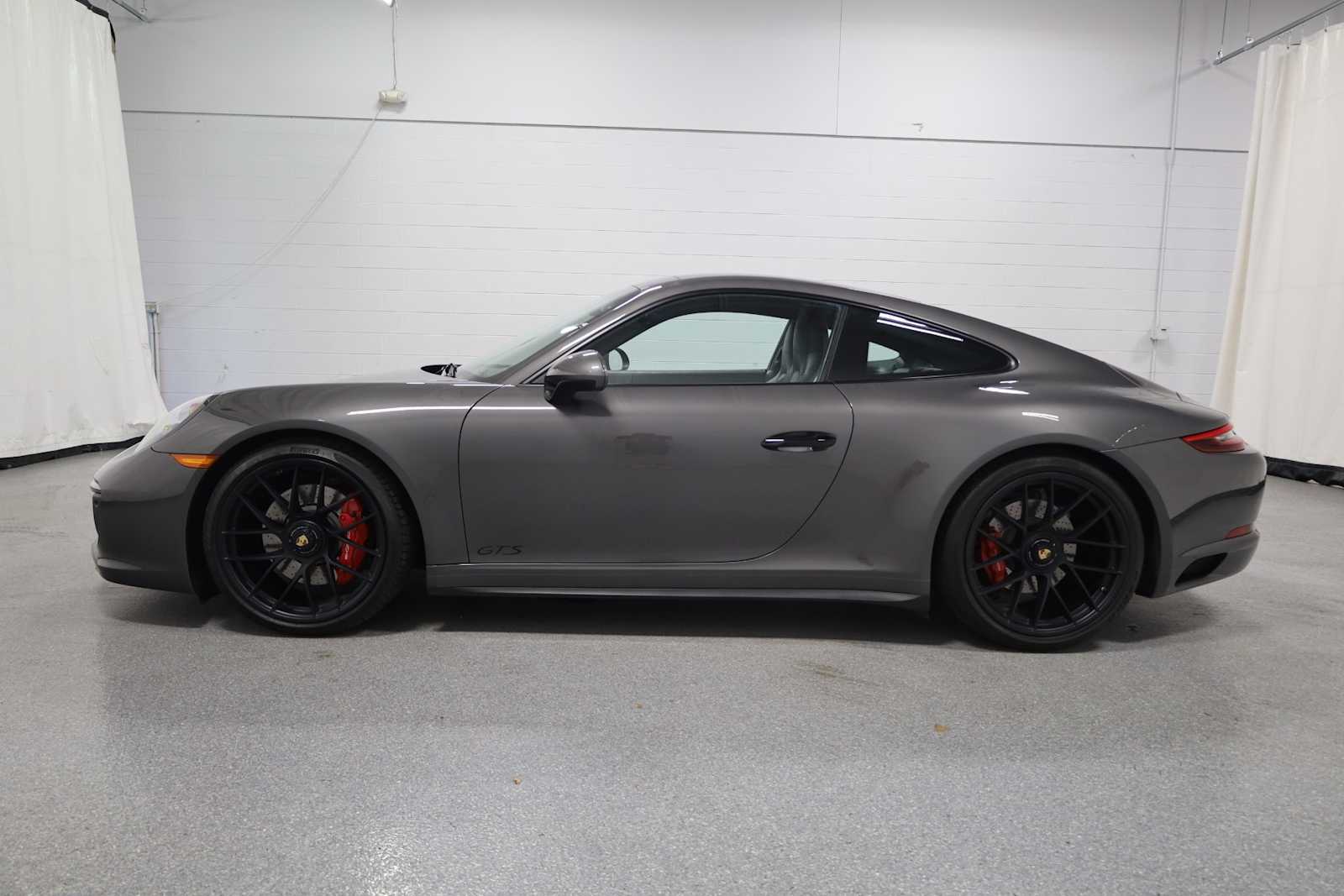 2019 Porsche 911 GTS photo 2