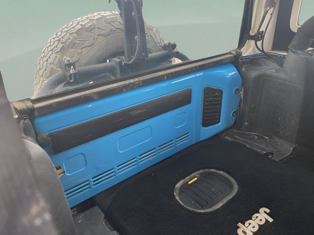 2017 Jeep Wrangler Unlimited Rubicon photo 16