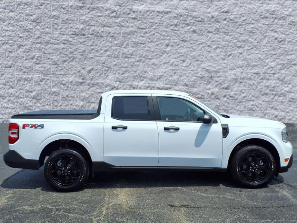 2024 Ford Maverick XLT photo 2