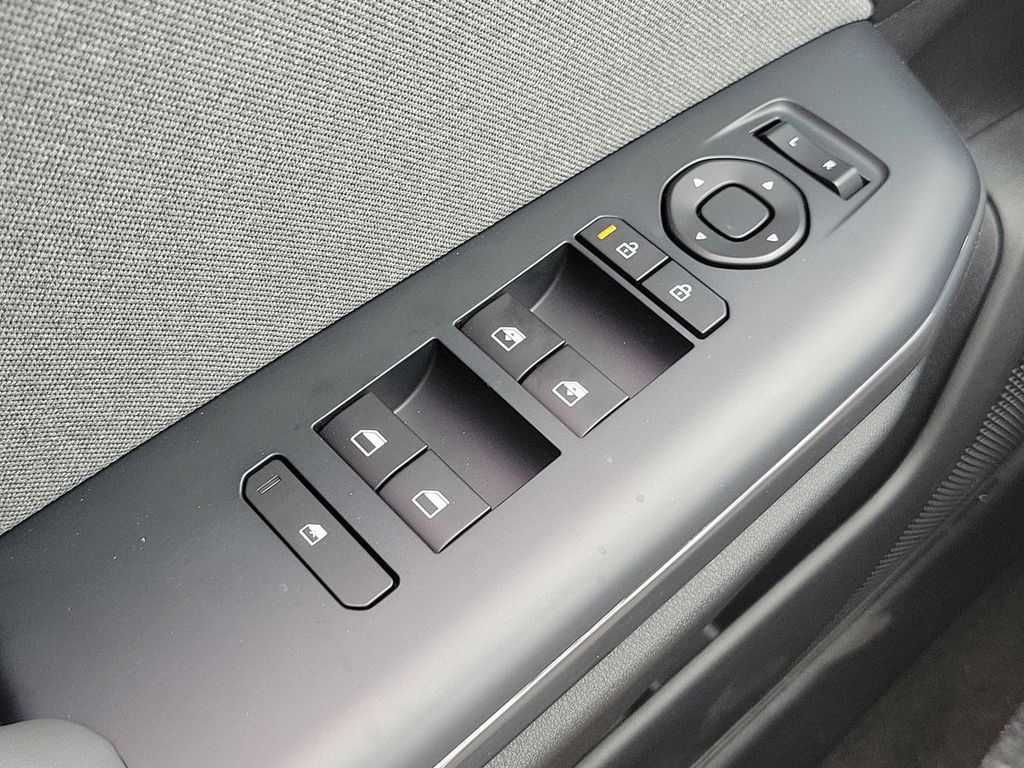 2025 Kia K4 EX photo 19