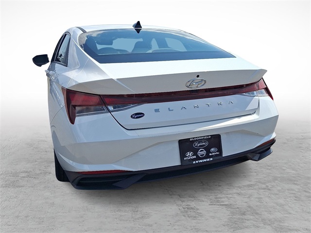 2022 Hyundai Elantra SEL photo 8
