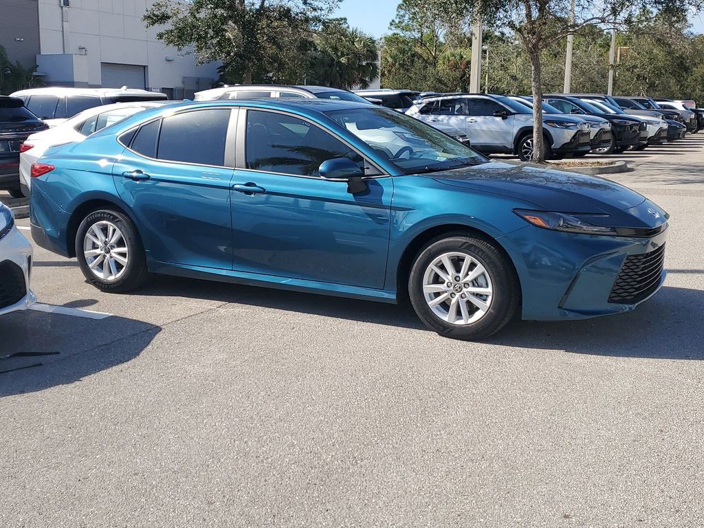 2025 Toyota Camry LE photo 4