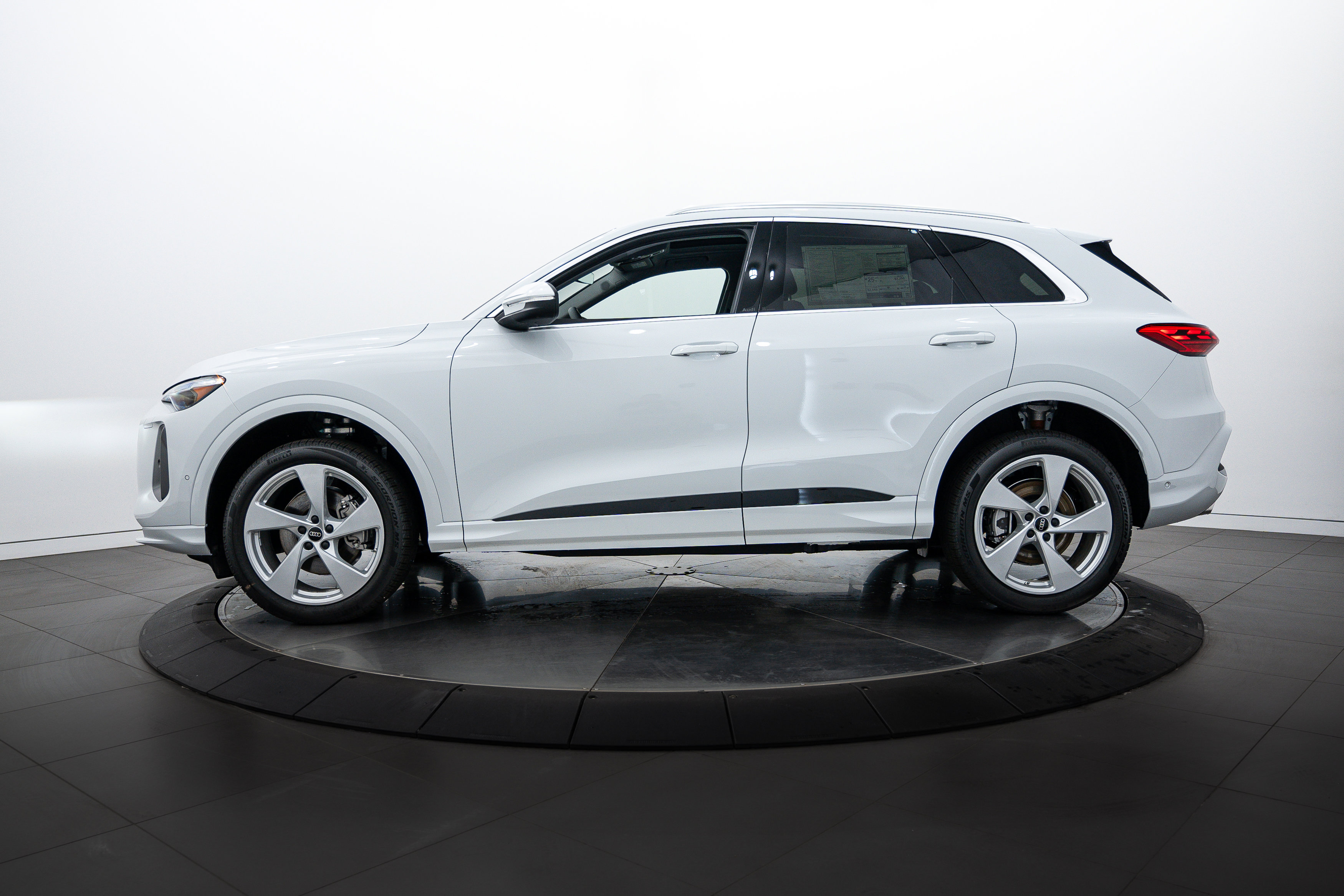 2025 Audi Q5 Premium Plus photo 6