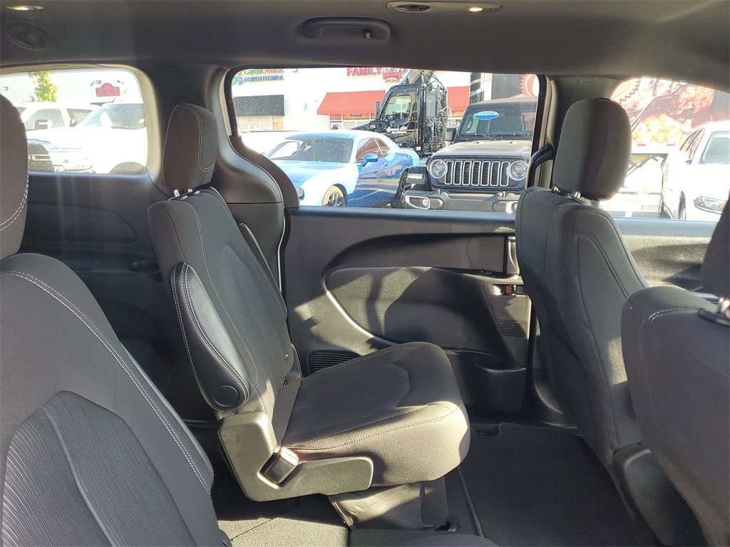 2024 Chrysler Pacifica Touring photo 33