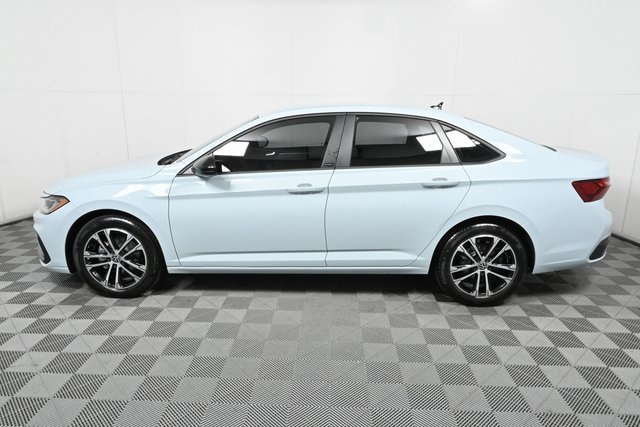 2025 Volkswagen Jetta 1.5T Sport photo 3