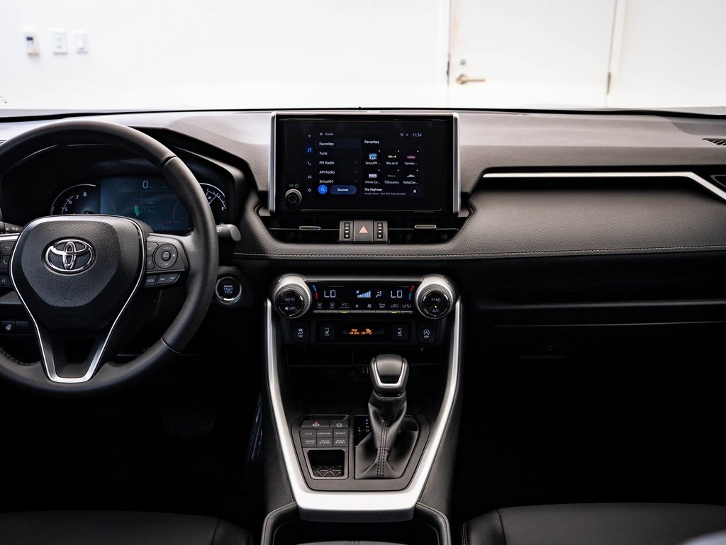 2025 Toyota RAV4 XLE Premium photo 27