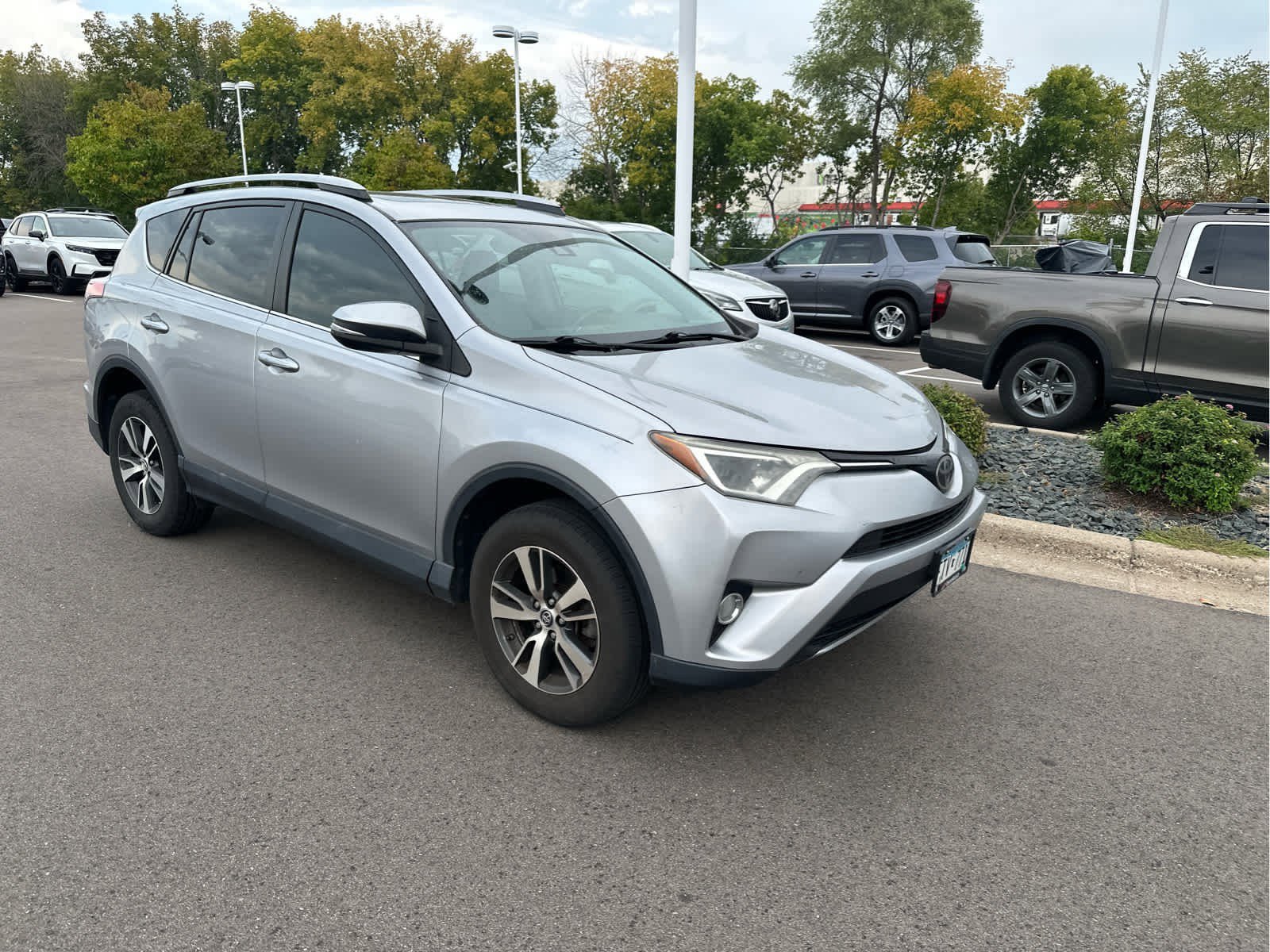 2017 Toyota RAV4 XLE photo 3
