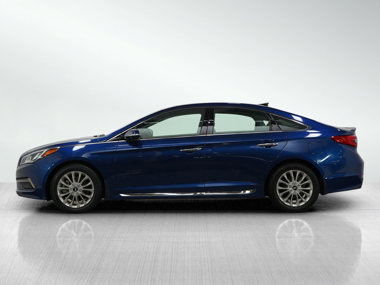 Used 2015 Hyundai Sonata Limited with VIN 5NPE34AF3FH229064 for sale in Minneapolis, Minnesota