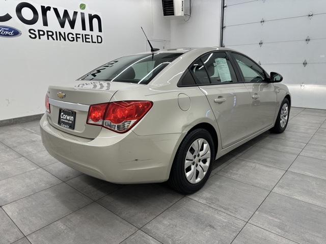 2014 Chevrolet Cruze LS photo 2