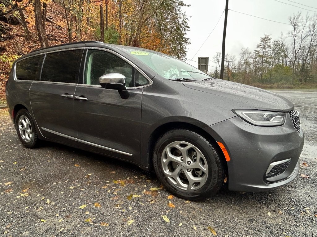 2023 Chrysler Pacifica Limited photo 4