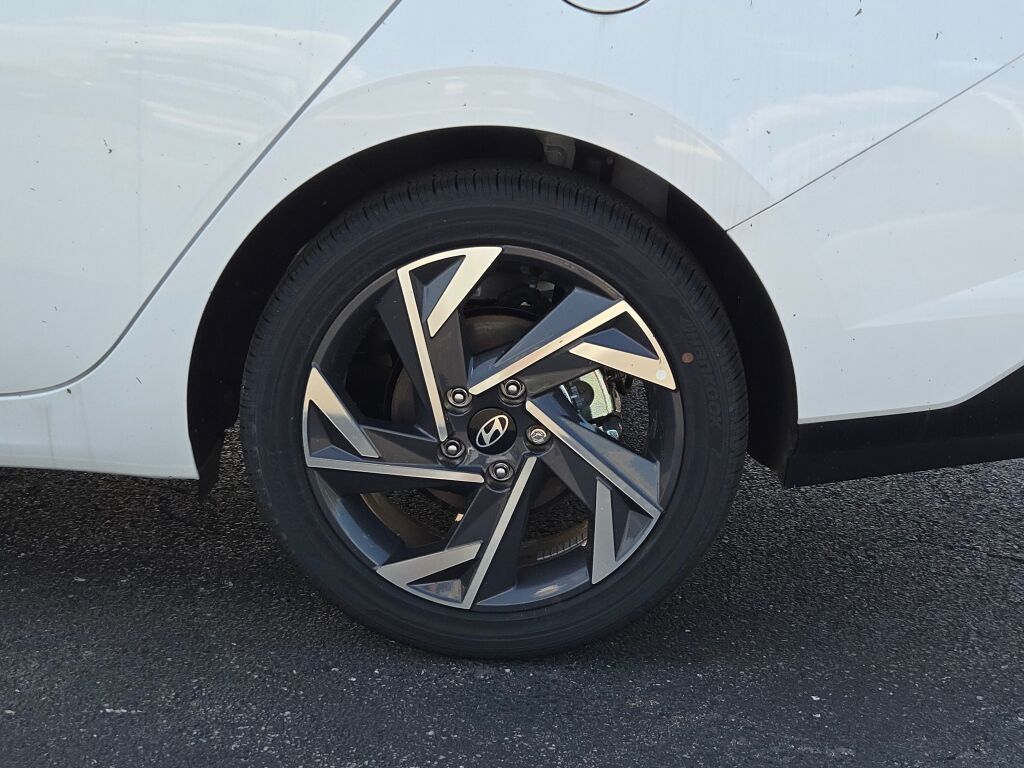 2025 Hyundai Elantra SEL Convenience photo 15
