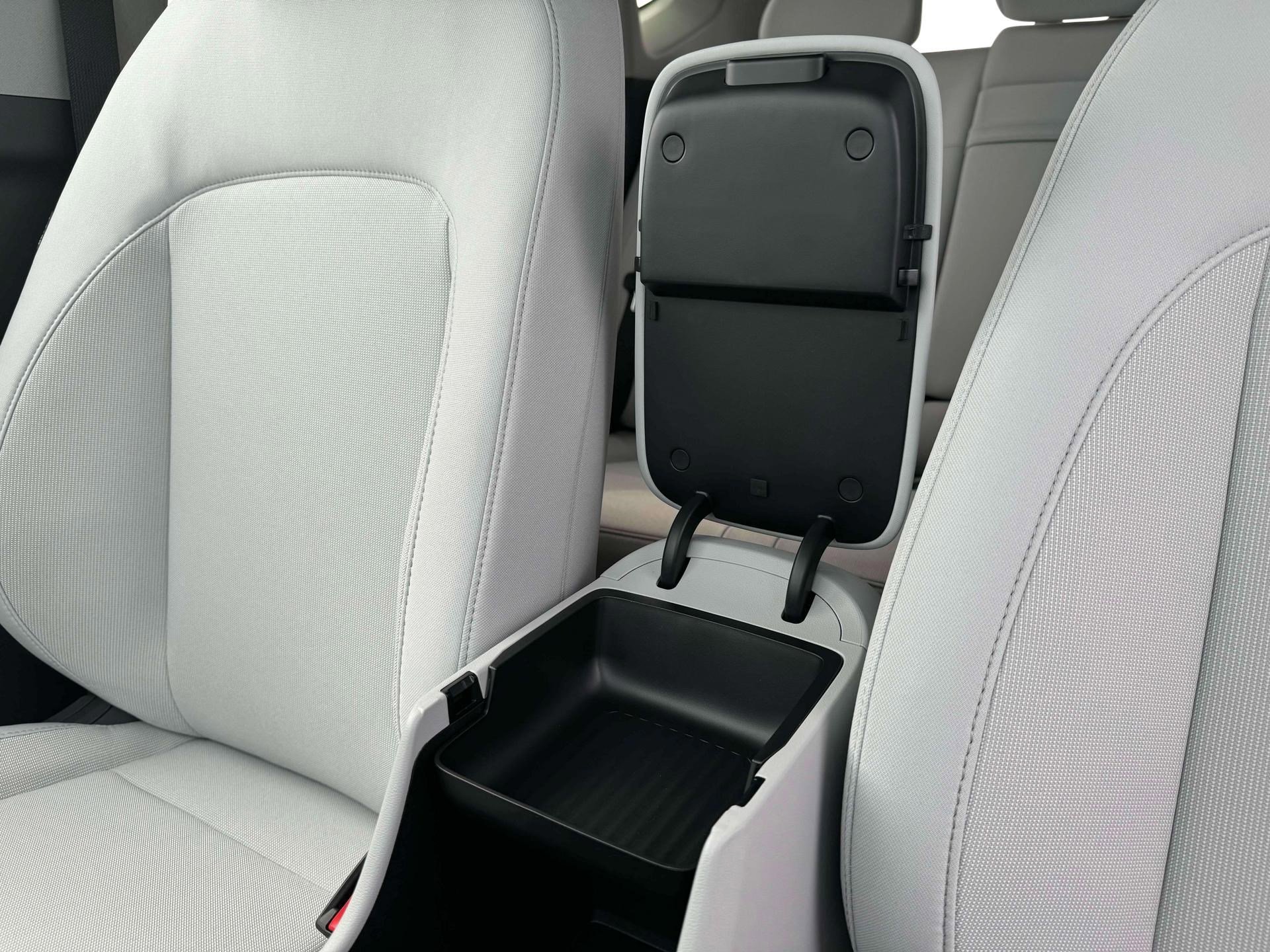 2025 Hyundai Kona SEL photo 18
