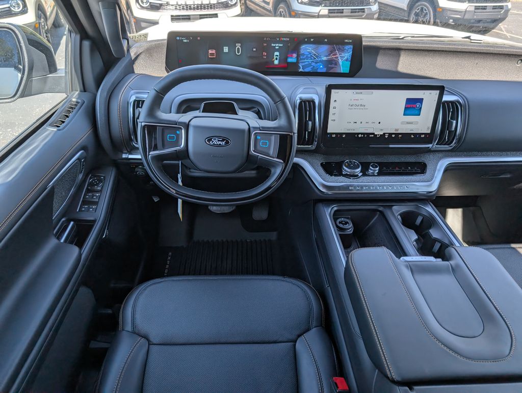 2025 Ford Expedition photo 5
