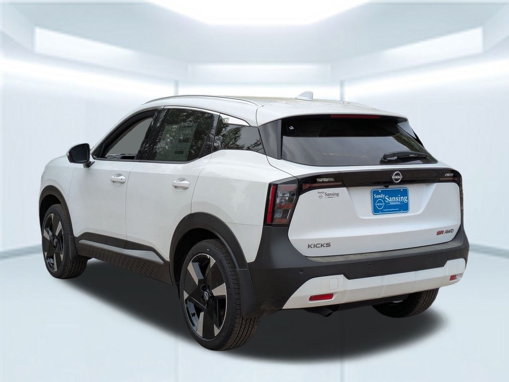 2025 Nissan Kicks SR photo 2