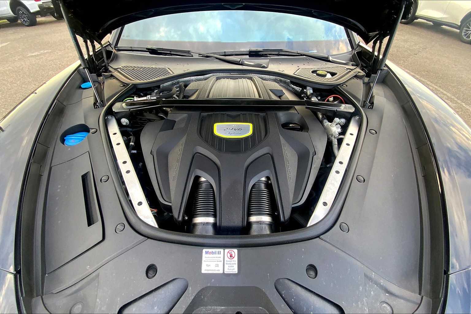 2020 Porsche Panamera 4 E-Hybrid photo 28