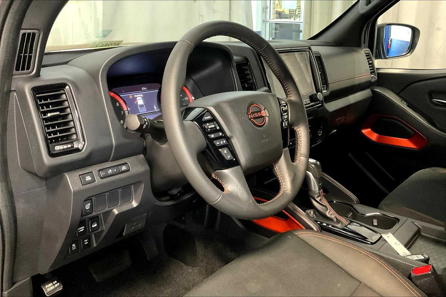 2022 Nissan Frontier PRO-4X photo 8