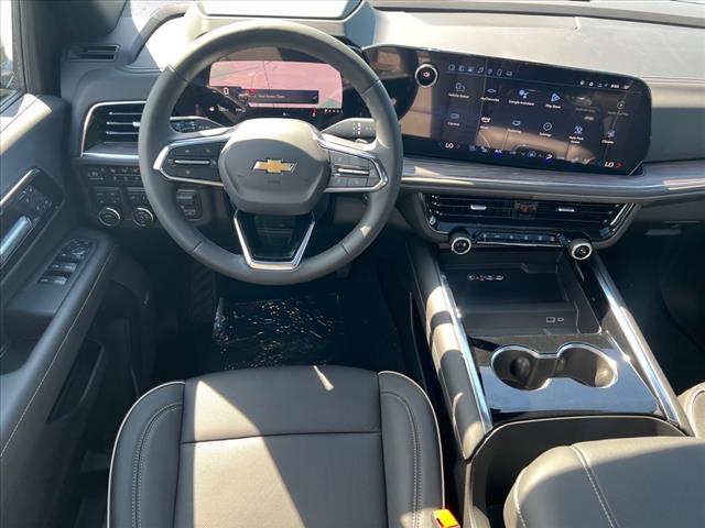 2025 Chevrolet Suburban Premier photo 2