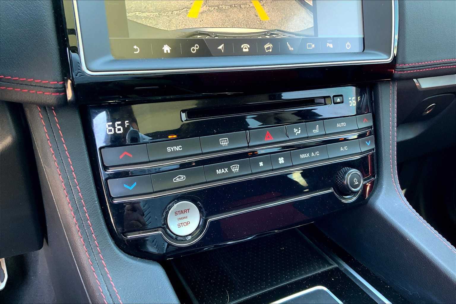 2020 Jaguar F-PACE Checkered Flag Edition photo 28
