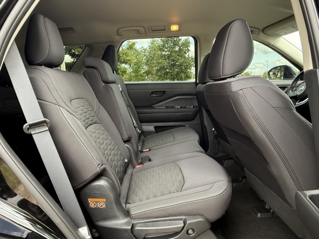 2025 Nissan Pathfinder S photo 24