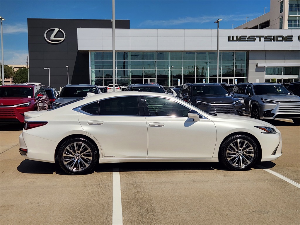 2019 Lexus ES 300h photo 4