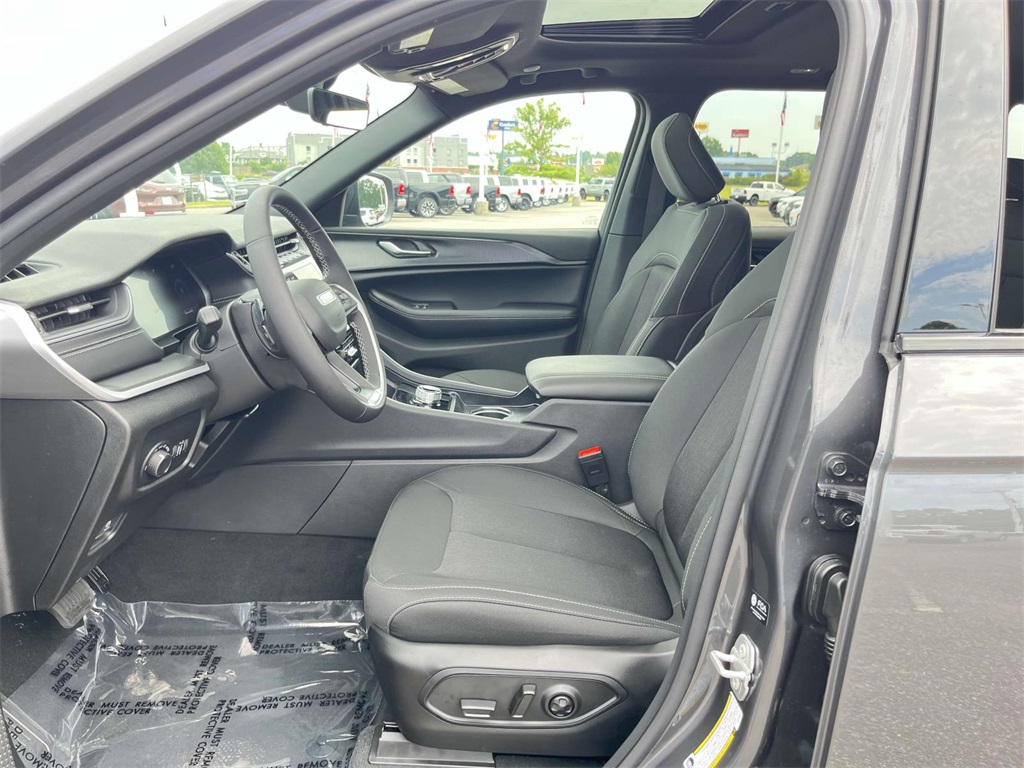 2025 Jeep Grand Cherokee Laredo X photo 19