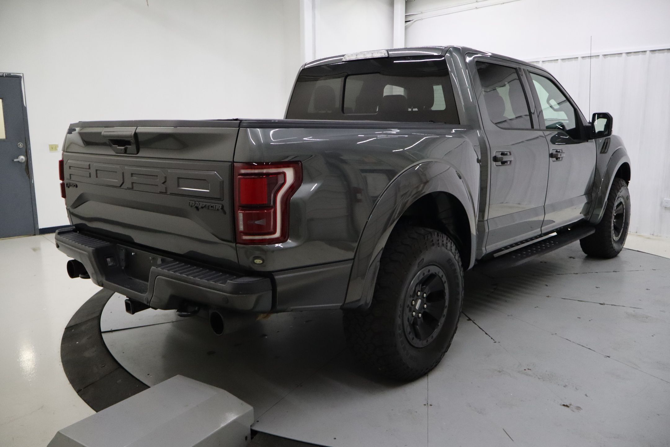 2018 Ford F-150 Raptor photo 2