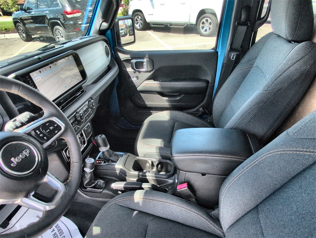 2024 Jeep Wrangler Sahara photo 18