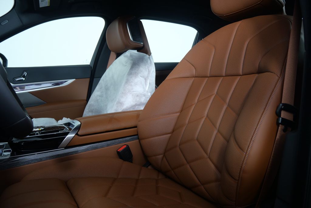 2025 Bmw 750e photo 9