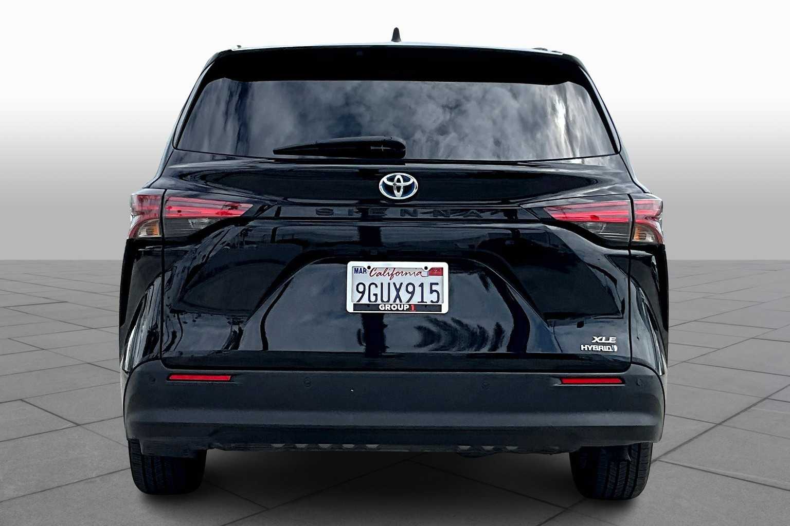 2022 Toyota Sienna XLE photo 4