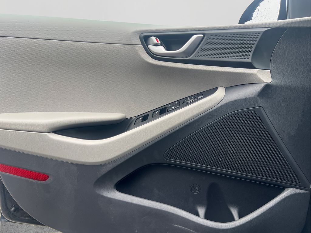 2018 Hyundai Ioniq Plug-In Hybrid photo 13