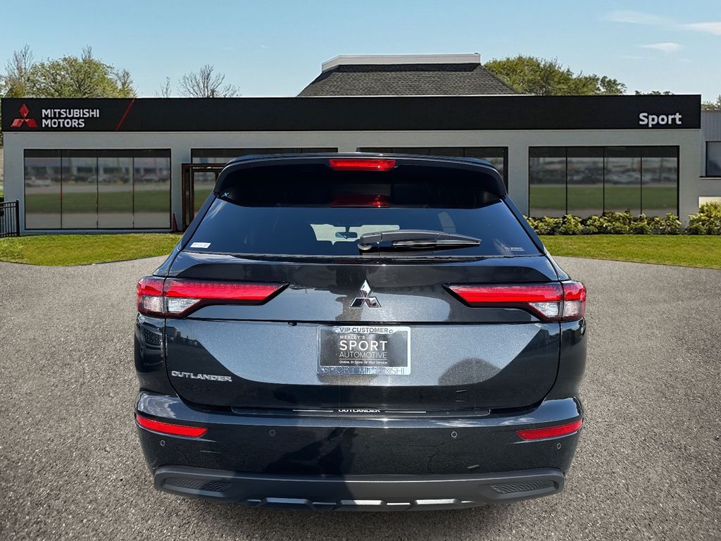 2022 Mitsubishi Outlander ES photo 3