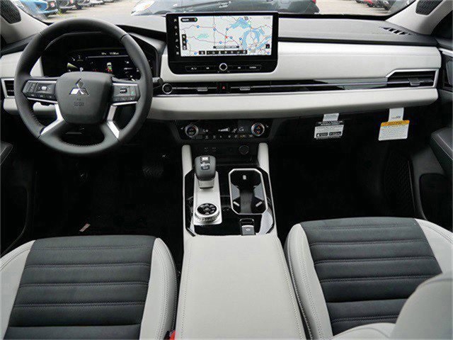 2025 Mitsubishi Outlander SE photo 6