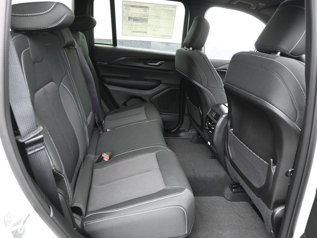2025 Jeep Grand Cherokee Laredo X photo 6