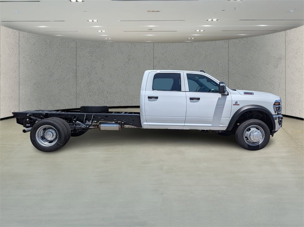2025 Ram 5500 Tradesman photo 3