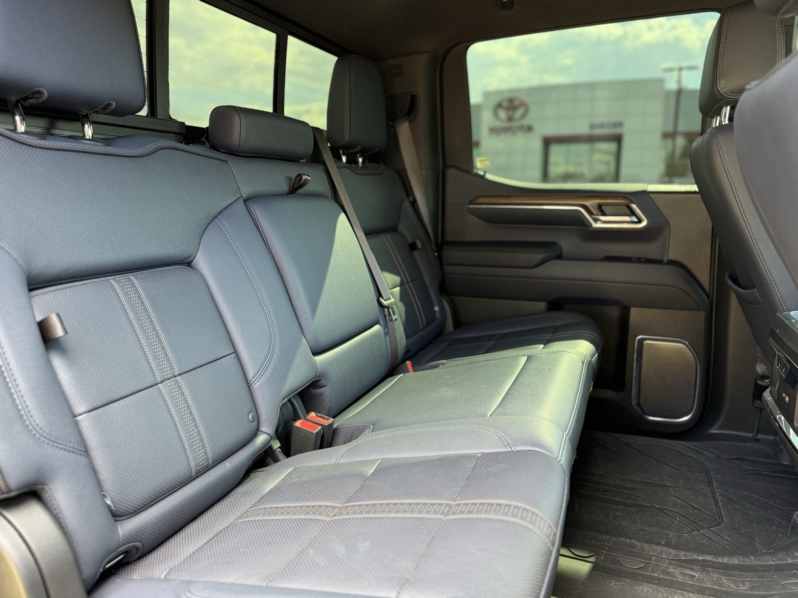 2024 Chevrolet Silverado 1500 High Country photo 24