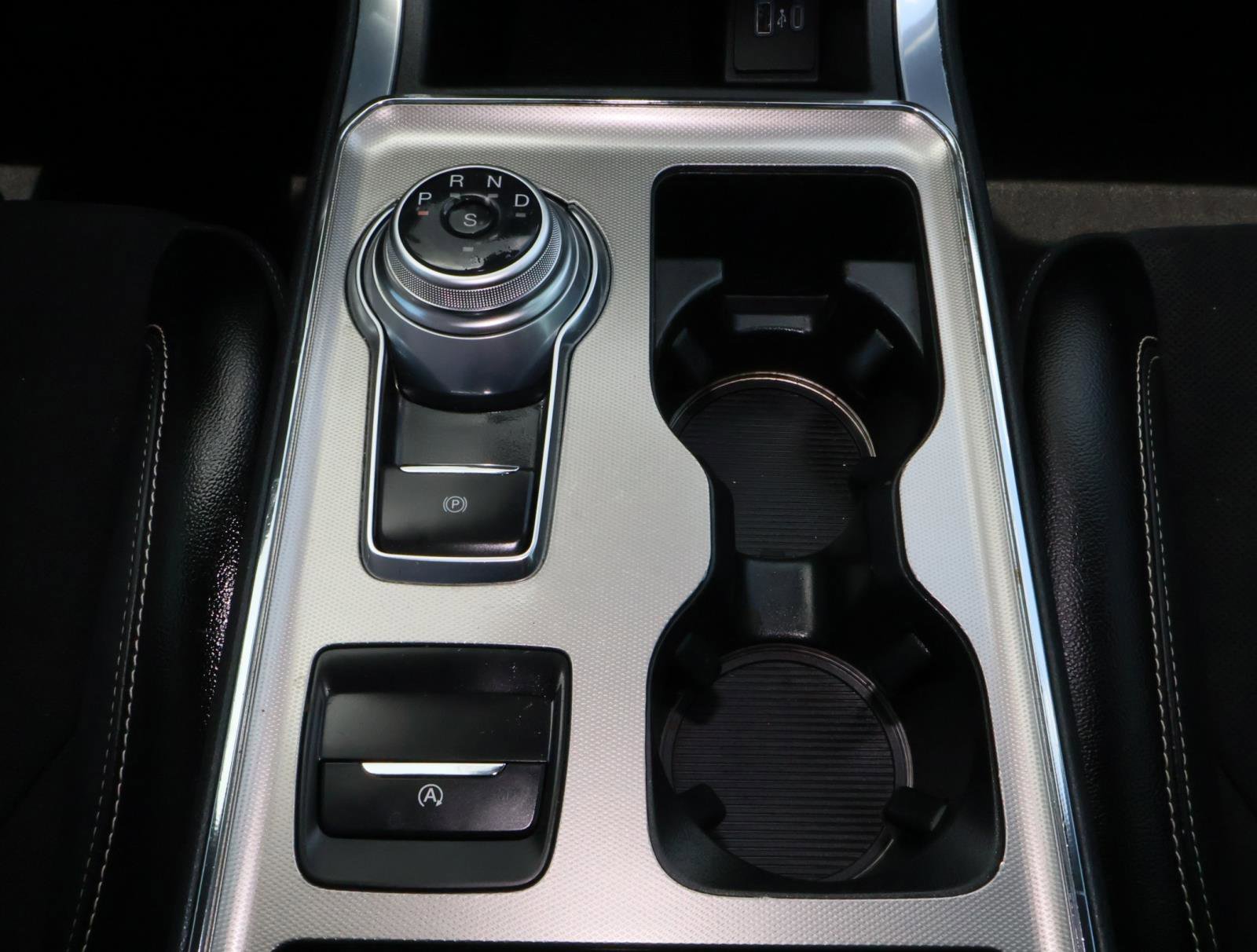 2022 Ford Edge ST photo 21